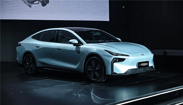 FAW尾标正式上车！一汽悦意08量产车首次亮相：配备星河瀑布动态灯组