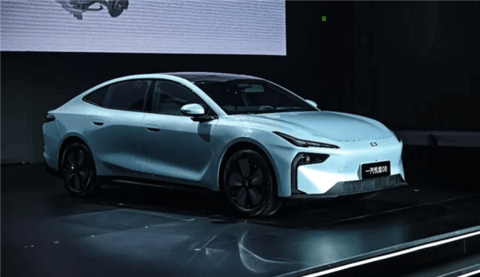 FAW尾标正式上车！一汽悦意08量产车首次亮相：配备星河瀑布动态灯组