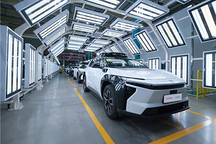 2026年千台级目标确立：自动驾驶量产车下线开启规模化商业前夜