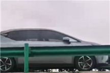 电车高速上行驶 剩余27%电量突然归零！车主索赔400拖车费