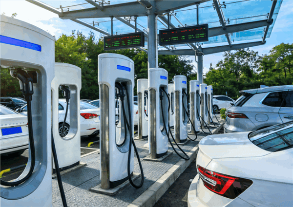 美国补贴新规要求“汽车充电桩100%美国制造” 但短期内无法脱离中国供应链