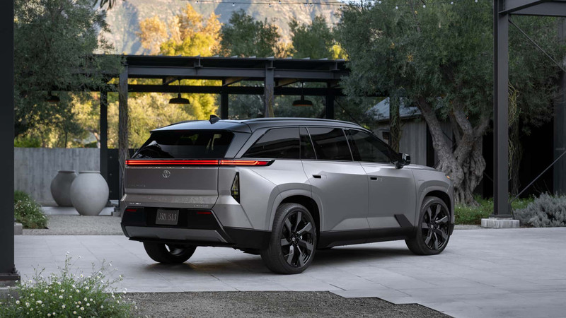 全新丰田纯电汉兰达首发亮相 七座布局/最高纯电续航515km-图5