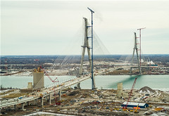 特朗普威胁关闭美加跨境新桥，北美汽车业关键通道或受阻