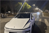 特斯拉提车不到5小时被狗“吓坏”！车主：修车花了1.7万