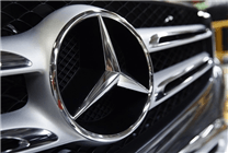 奔驰2025年业绩下滑：中国市场销量降19%，全球产能调整至220万辆