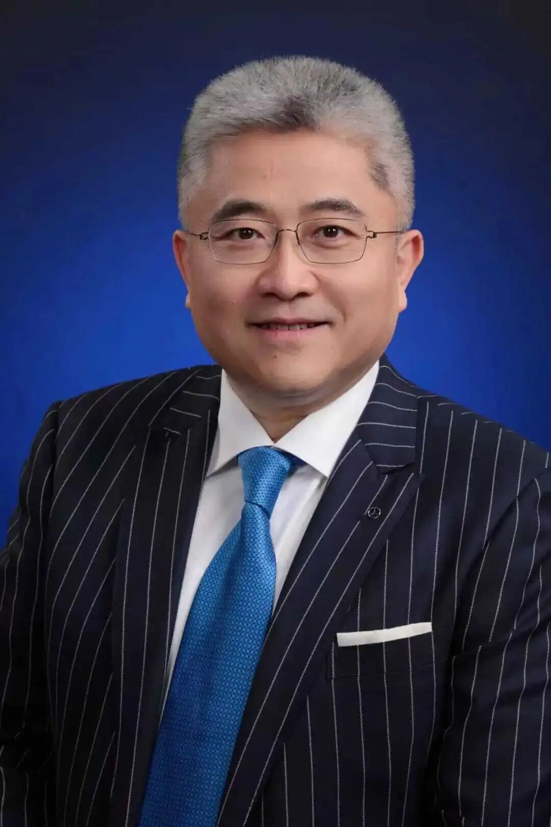 梅赛德斯-奔驰中国宣布重要人事任命：段建军离职，李德思接任总裁兼CEO