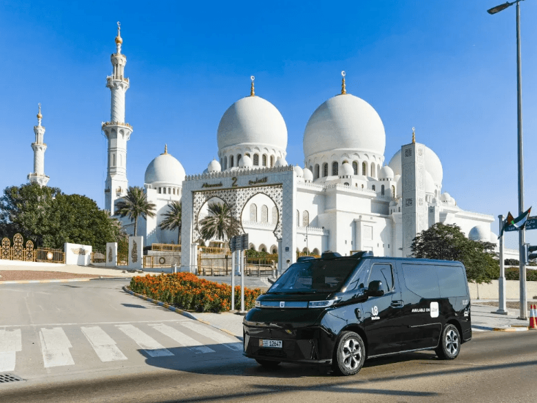 小智一周要闻 | 全球首家机器人9S店落地长沙；五部门发文赋能低空经济发展