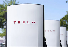 特斯拉瑞典充电站遇袭，电缆被泼水冻结