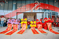 何小鹏内部信：2026汽车海外销量翻倍，机器人、飞行汽车全部量产