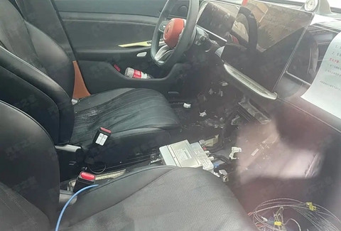 采用全新三屏设计 红旗H9 PHEV内饰谍照曝光