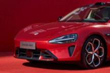 新一代小米SU7全新配色赤霞红正式揭幕