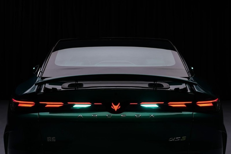 极狐全新阿尔法S5官图发布 将于3月1日开启预售 配备智驾小蓝灯-图4