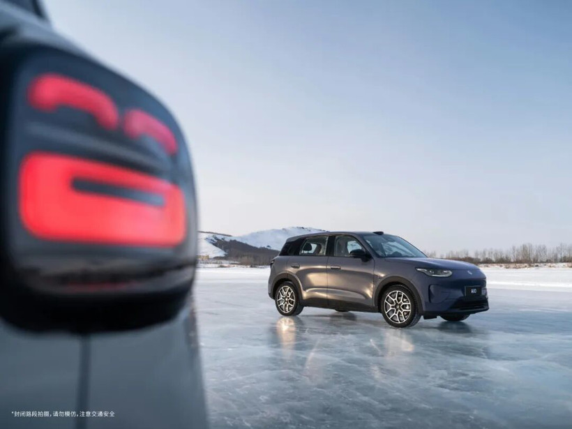 内饰越级、智驾拉满，零跑A10打响开年第一枪