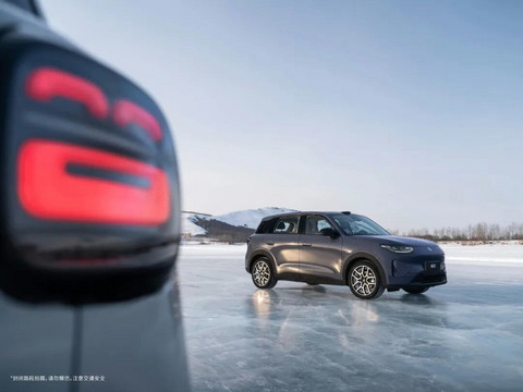 内饰越级、智驾拉满，零跑A10打响开年第一枪