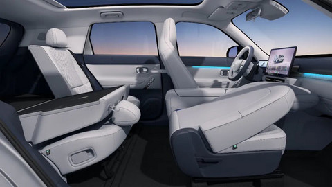 内饰越级、智驾拉满，零跑A10打响开年第一枪