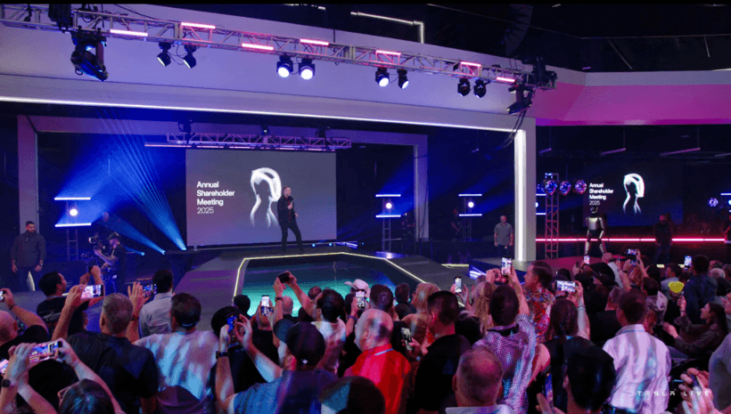 特斯拉，不想当“车企”了