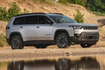 Jeep切诺基推混动版重返美国市场