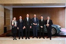 梅赛德斯-奔驰与Momenta深化合作，德国总理试乘体验点赞“中国速度”