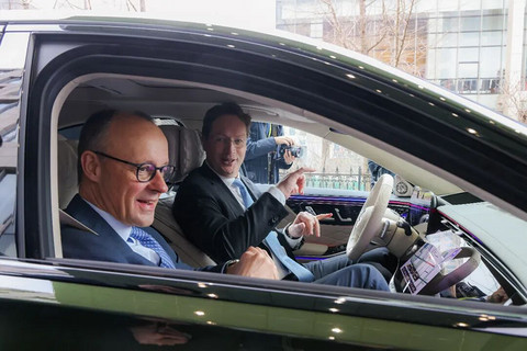 不止签约！奔驰与Momenta还藏着大招