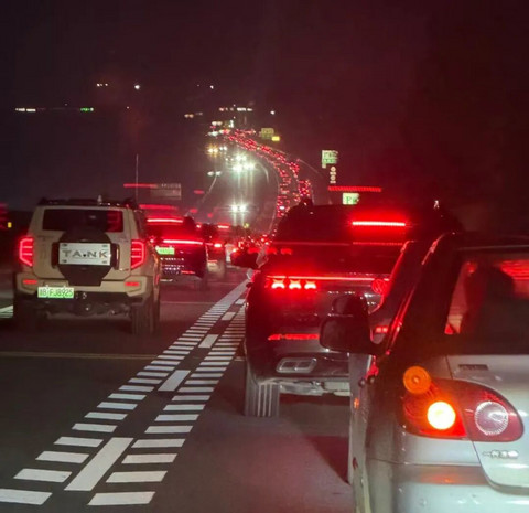 这个春节，终于可以不用抢充电桩了