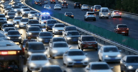 开电车回村过年，成了全村的笑话？