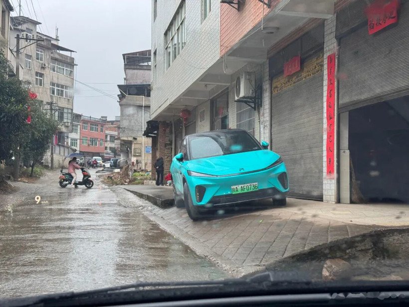 开电车回村过年，成了全村的笑话？