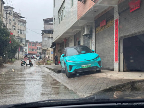 开电车回村过年，成了全村的笑话？