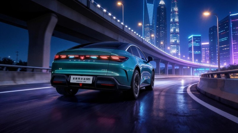 极狐全新阿尔法S5预售补贴价11.28万起 综合续航1450km-图4