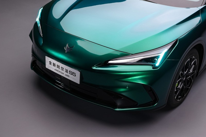 极狐全新阿尔法S5预售补贴价11.28万起 综合续航1450km-图7