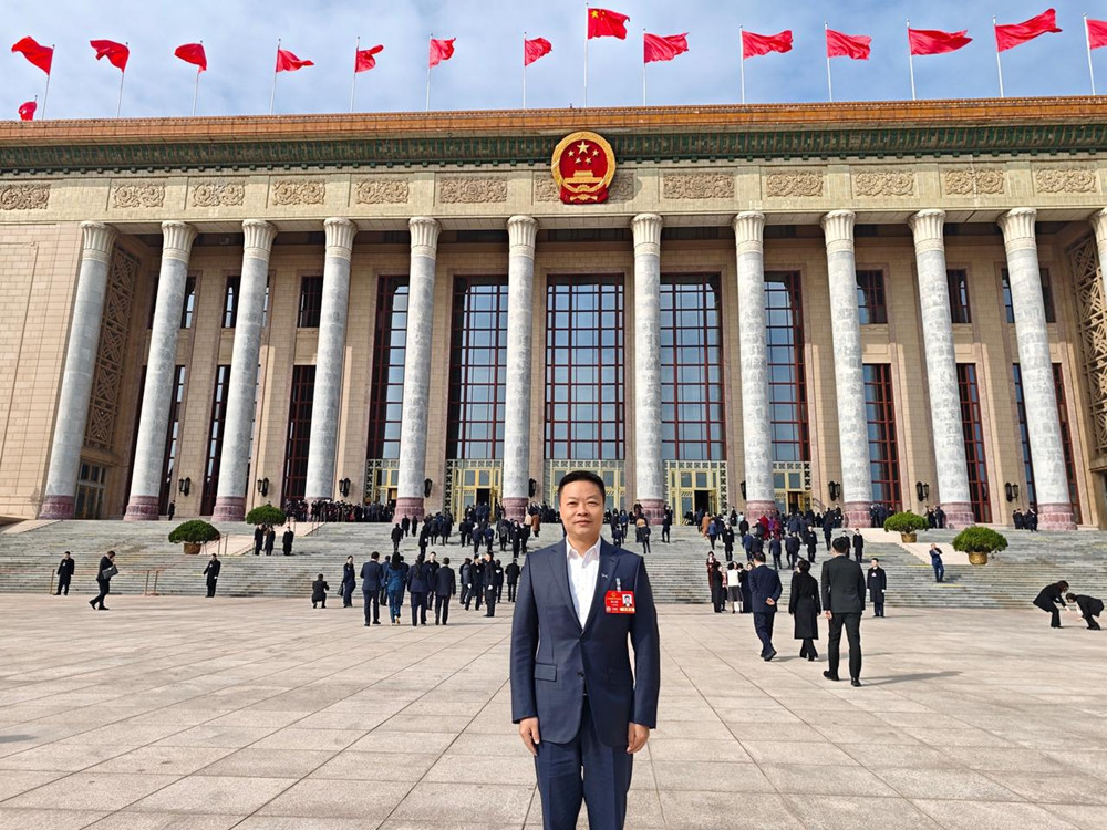 2026两会 | 何小鹏三份建议背后：2026年成未来产业“制度对齐”的关键之年