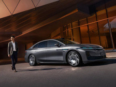 廣汽昊鉑A800豪華轎車(chē)上市：華為智駕加持，29.98萬(wàn)起售