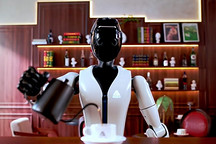 10亿元进场，极佳视界要做“物理世界的OpenAI”