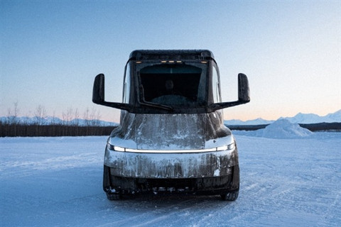 特斯拉半挂卡车官宣阿拉斯加冬测！马斯克：今年将实现大规模量产