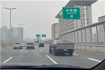 行驶的几百万元！川A绿牌特斯拉Cybertruck现身郑州街头