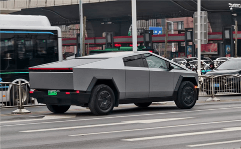 行驶的几百万元！川A绿牌特斯拉Cybertruck现身郑州街头