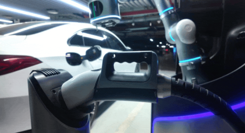 梅賽德斯-奔馳聯(lián)合非夕科技推出汽車自動充電新范式