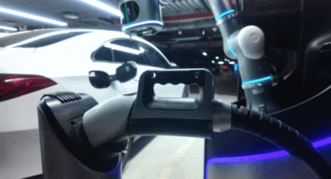 梅赛德斯-奔驰联合非夕科技推出汽车自动充电新范式