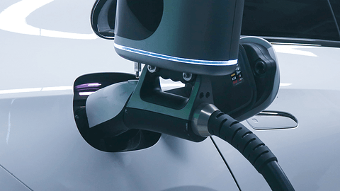 梅赛德斯-奔驰联合非夕科技推出汽车自动充电新范式