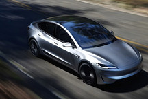 特斯拉FSD系统在加州铁路道口撞穿降下栏杆