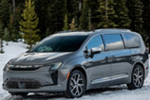 新款克莱斯勒Pacifica官图发布 前脸焕新