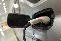 2026的关键战，“打”在人上