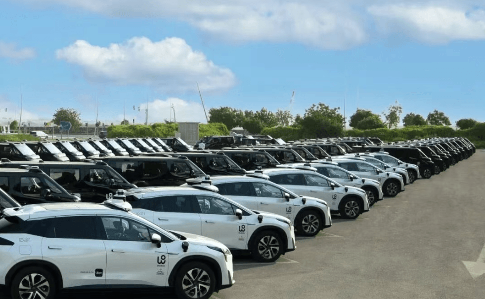 中国Robotaxi，与特斯拉、Waymo终有一战