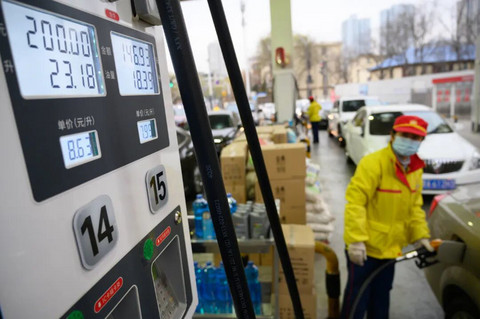 油车车主终于承认羡慕电车车主了