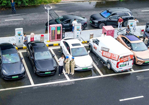 油车车主终于承认羡慕电车车主了