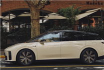 理想汽車2025年逆境中展現(xiàn)韌性：營收增長，毛利率回升，現(xiàn)金儲備超千億