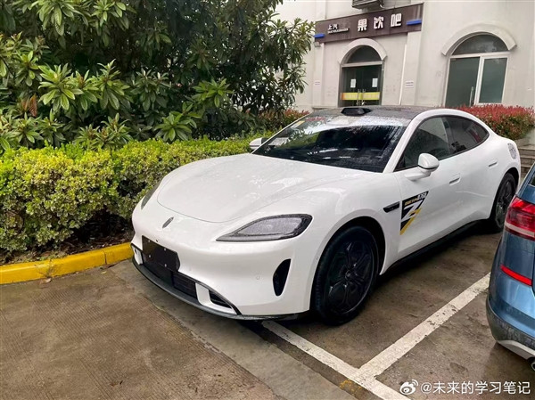 續(xù)航最遠905km 尚界Z7白色版實車曝光：配黑輪圈真精神