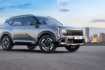 起亚EV4 GT电动性能版发布：提供掀背与快背两种车身形式，韩国已开启预订