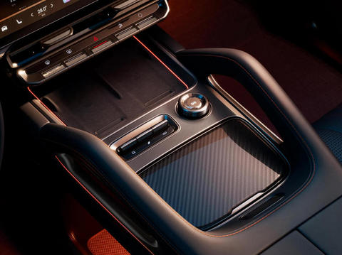 新公路之王来了！极氪8X预售37.68万起 900V高压架构+三电机-图8