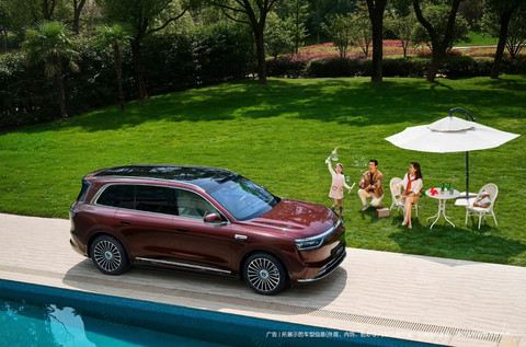 问界M8推出瑞红/湛蓝新车色 将于3月23日发布-图2