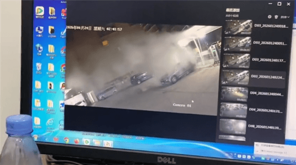 奔馳EQB自燃燒成殼 車主：廠家拖了2個月才處理 代步車也沒有